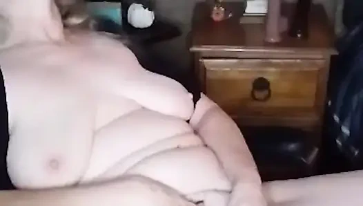 Ein geiler orgasmus für diese sexy bBW! Sexy MILF bBW macht ein bisschen tanz Und wichst dann!