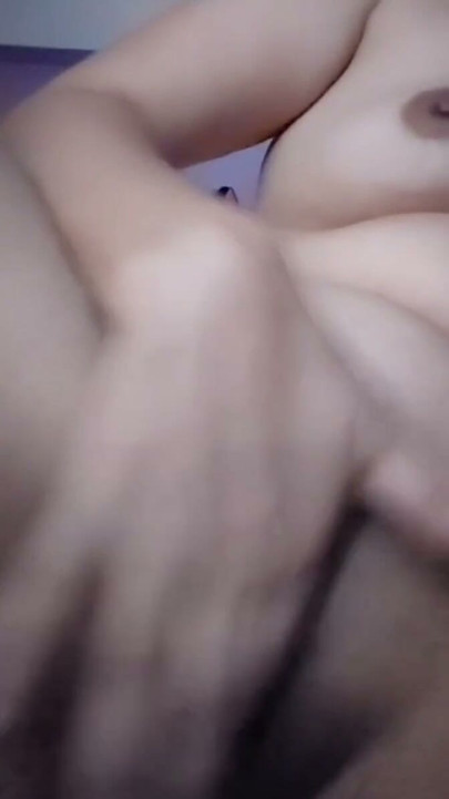 Beautiful alone girl showing heri pussy | Clip 1