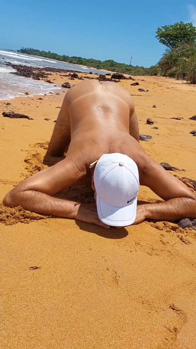 Ladysilva di pantai telanjang