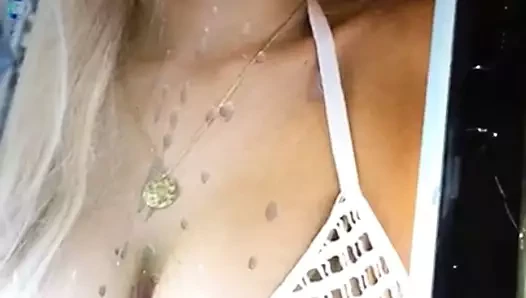 Dove Cameron boşalıyor