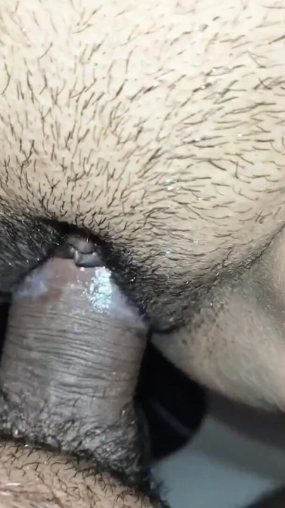 在吮吸我的胸部后，他用他的阴茎从我的阴户中取出了所有的汁液。 | 短片 1