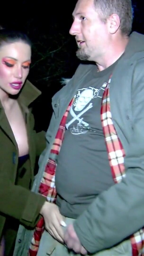 Night Fucking outdoor huge tits babe Clanddi Jinkcego with peeing | Clip 1