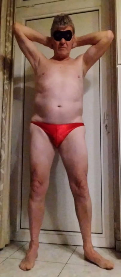 I show myself in lingerie.