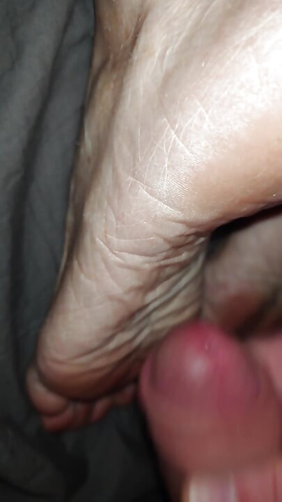 Nylonjunge Inseminates the Soles of My Old Feet