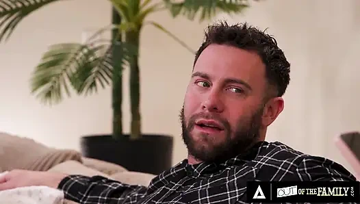 Ailenin dışında - üvey kız Jade Valentine karısı uzaktayken üvey babasını sert anal sekse cezbediyor