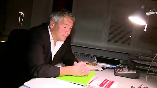 Kalipornikasyon! Azgın vaginler zengin penislere hoşlanır! baştan çıkarma ve seks! Azgın orospular sikilir.