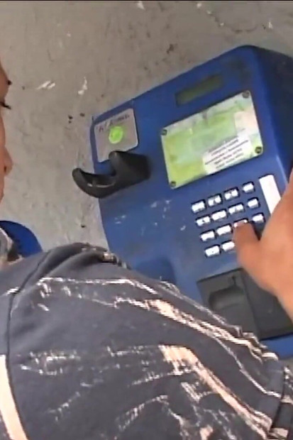 私の巨根に乗ってください、男...君のケツの穴をファックして叩きたい!!NR番号1