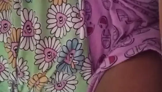 Schönes selbstgedrehtes solo-video, natürliches echtes gefühl, privater stil, weiche stimmung, volle körper vertrauen unabhängig solo