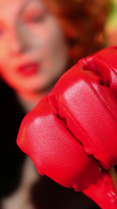 Fur fetish and long leather gloves pin up MILF
