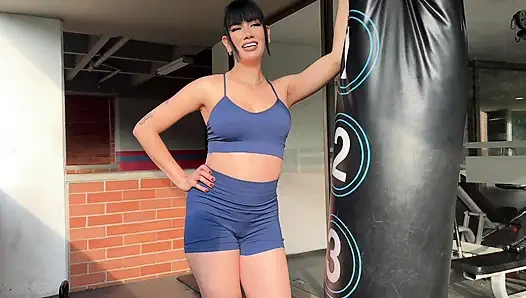 АНАЛ. Шлюшка в спортзале изменяет своему мужу и поедает мою задницу