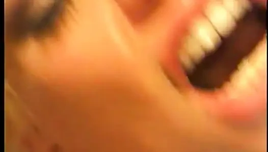 Büyük göğüslü porno sürtük sikiliyor