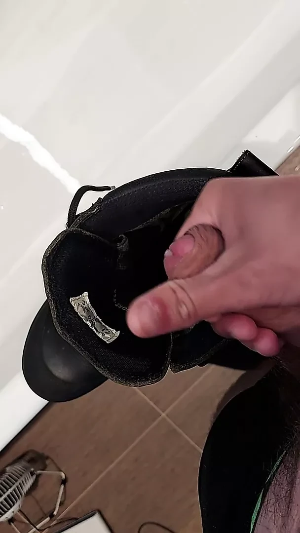 Quick Wank into my combat boots