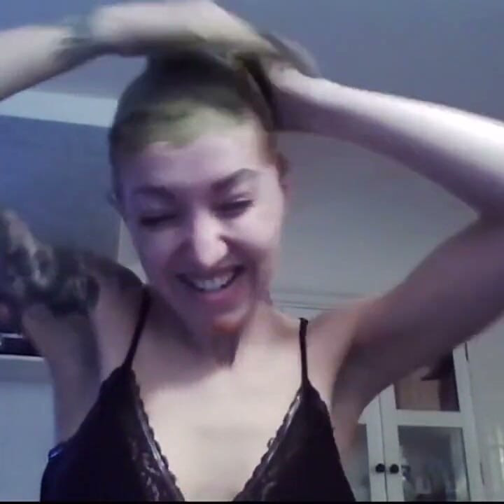 Feitiço mágico! Mulher horrível se torna bonita