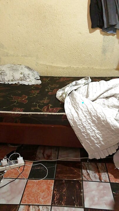 Γυμναστική και τέντωμα του Κώλου μου στο δωμάτιο