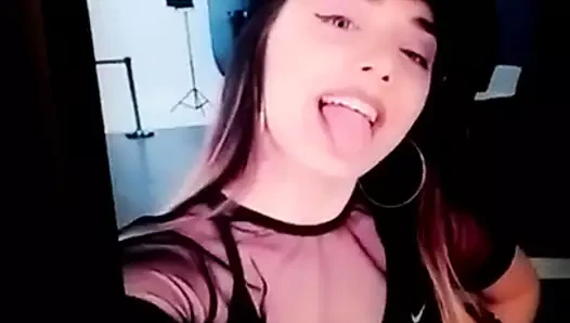 Elanur boşalıyor