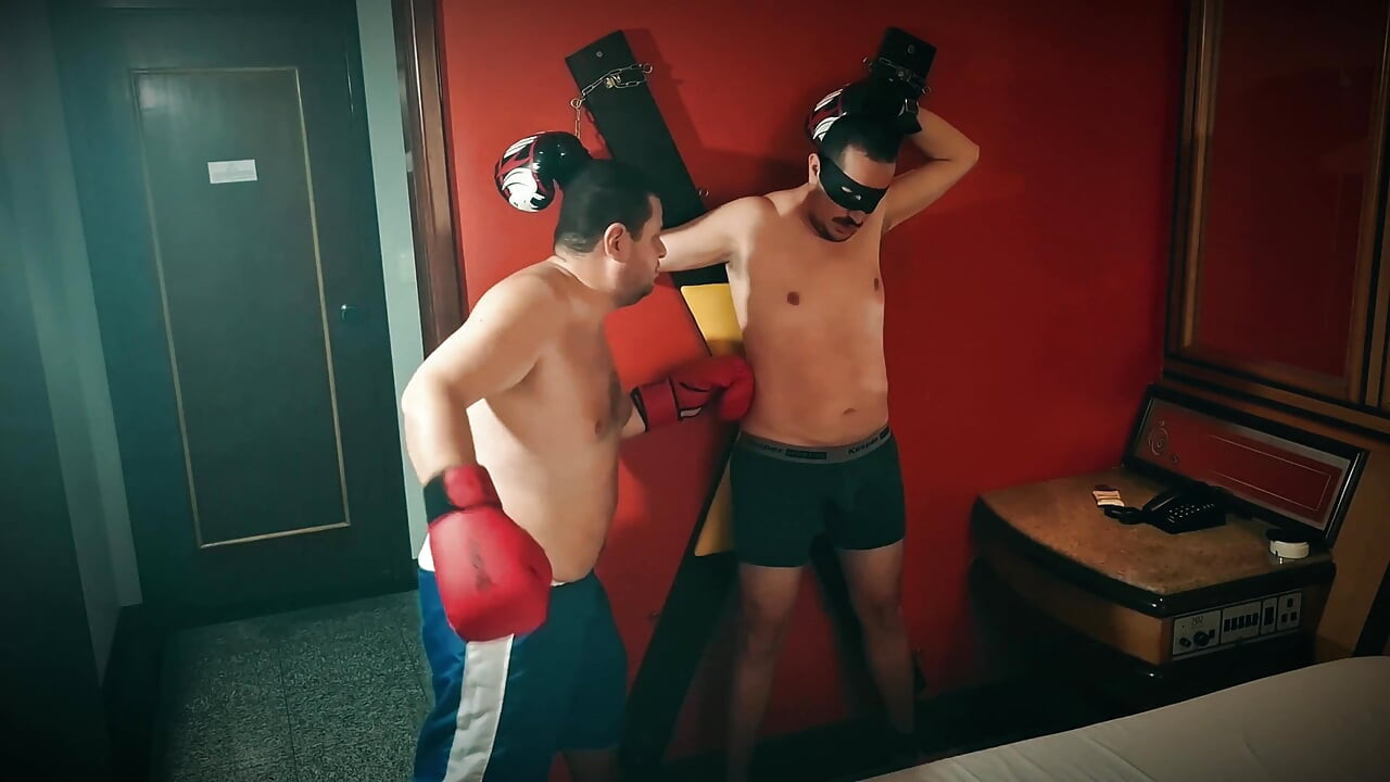 X Domination: Bear Boxing Vs Jobber