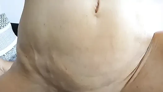 Während sie squirtet, bekommt freund ejakuliert in ihr