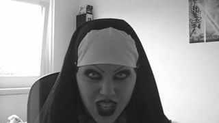 Губная сексуальная сексуальная злая монахиня
