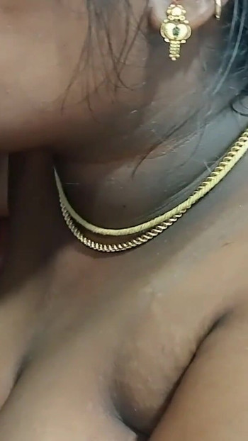 Momento inolvidable de "Bhabhi da caliente mamada a su devar"