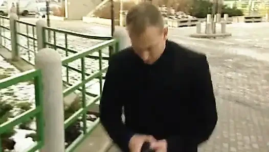 Cewek semok italia di-anal habis-habisan sampai mengerang keenakan