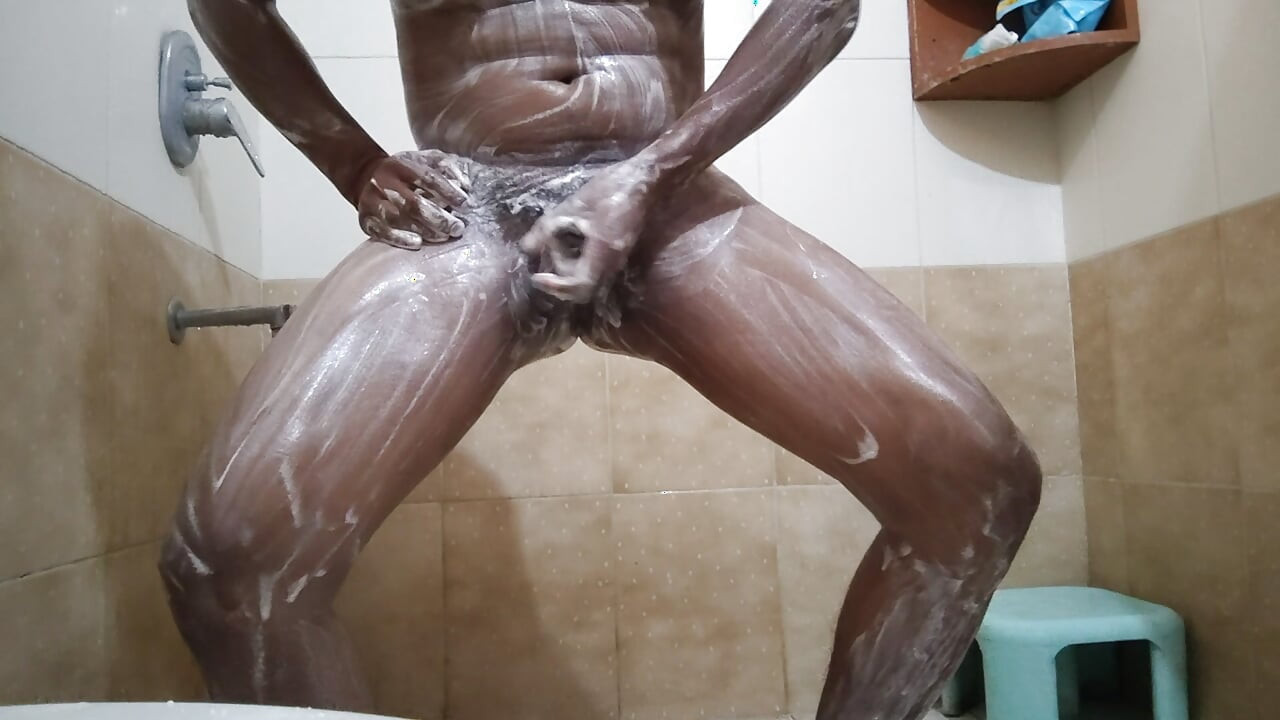 Apni madam ki chaddi Ko Dekhkar bathroom mein