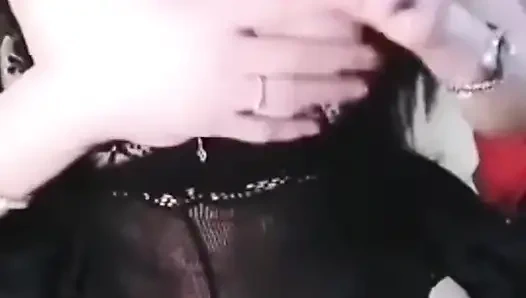 Seksi çoraplı Tunuslu büyük götüyle twerk yapıyor