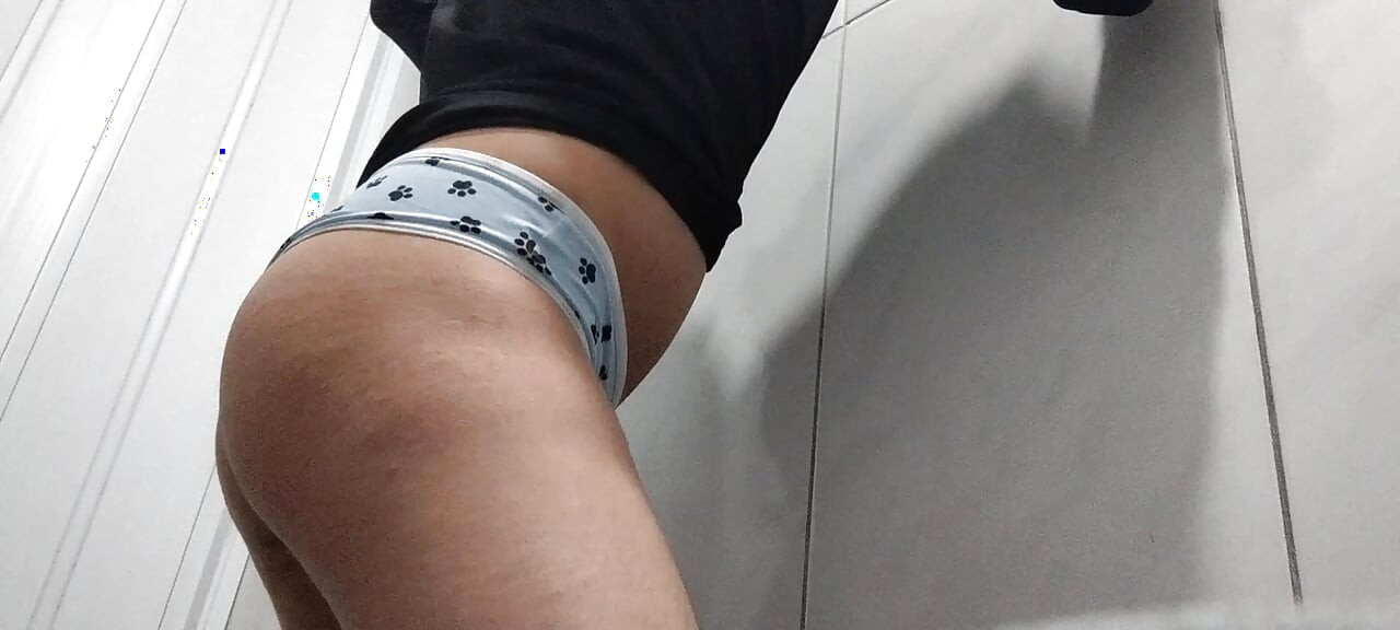 お尻を見せびらかすなんて