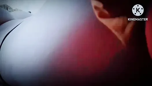 Solo girl goes on all fours to enjoy lots of fingering