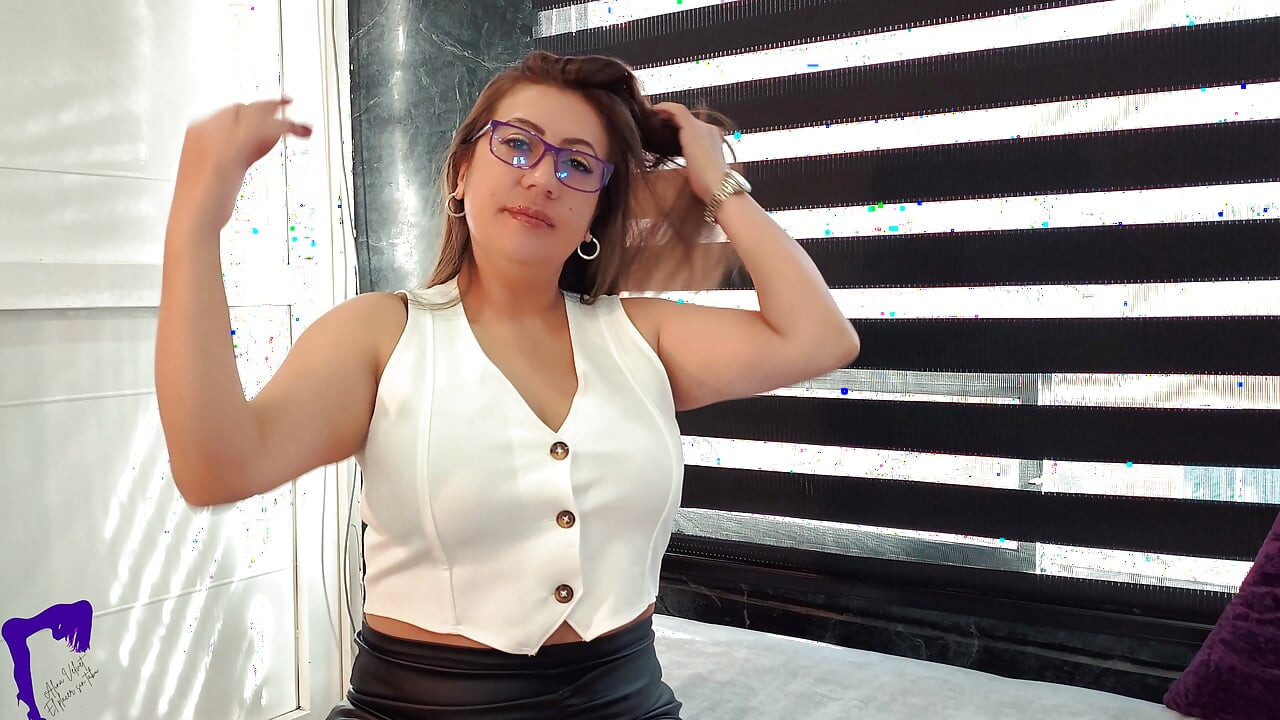 MILF Latina Amateur Secretary in Casting Cowgirl Doggystyle Cum Reveal Oral Sex Mature Erotic Real Couple