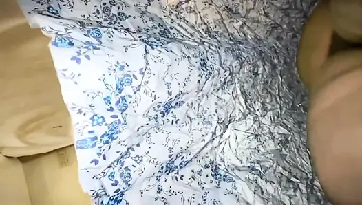 Arap güzel büyük sarkık göğüsler ve büyük götlü uzun boylu Müslüman üvey anne sikişmek istiyor