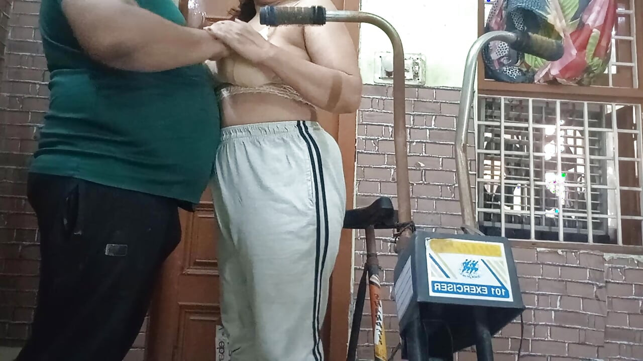 Hardcore Indian xxx video of a gym trainer and his GF