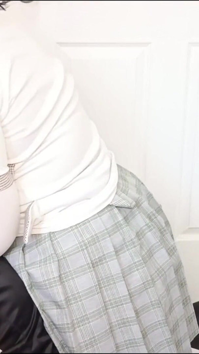 ELEVĂ CURVĂ ÎNVAȚĂ SĂ DEA MUIE BOGATĂ CA ACTRIȚĂ PORNO | Clipul 1