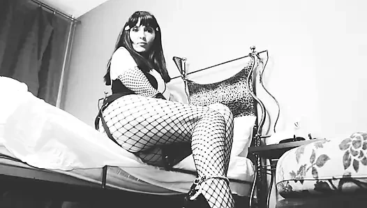 Solo Mistress BDSM strapon BBC latex Milf black white