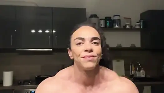 Umarım bronzlaşmış bir vücut geliştirmeciyi umursamıyorsun