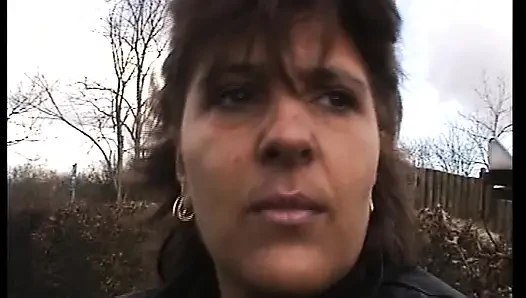Versaute deutsche ehefrau wird geil mit ihrem lieblingsdildo