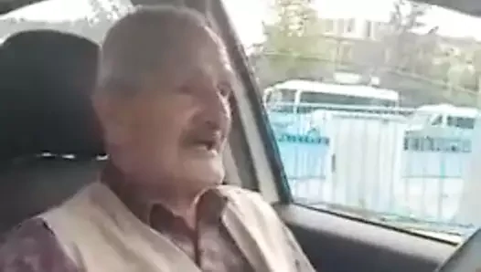 ihtiyar taksici yalanacak amlari sayiyor