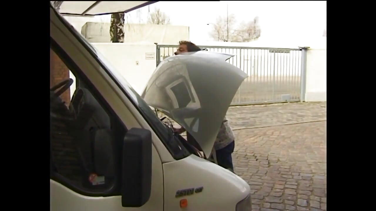 얼굴 끝을 좋아하는 금발 미시녀와 차 안의 섹스