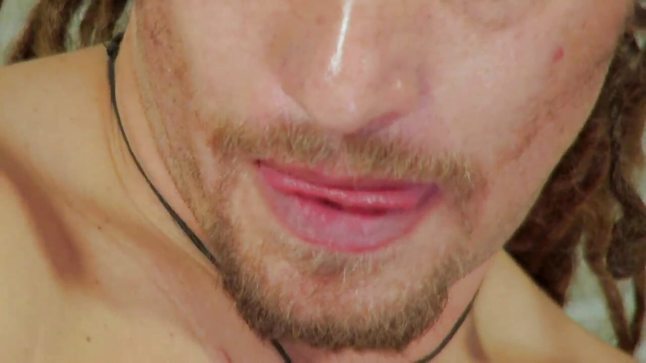 頭を働かせるゲイの男の子