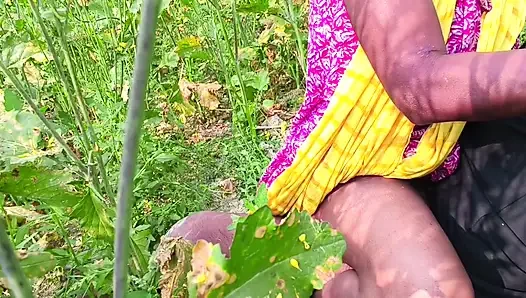 Bangali makan Malkin ke sath majdur ne jungle me mangal Kar diya.madhu bhabhi ko bhaiya ne khet me chut ki chudai kar diya xxx