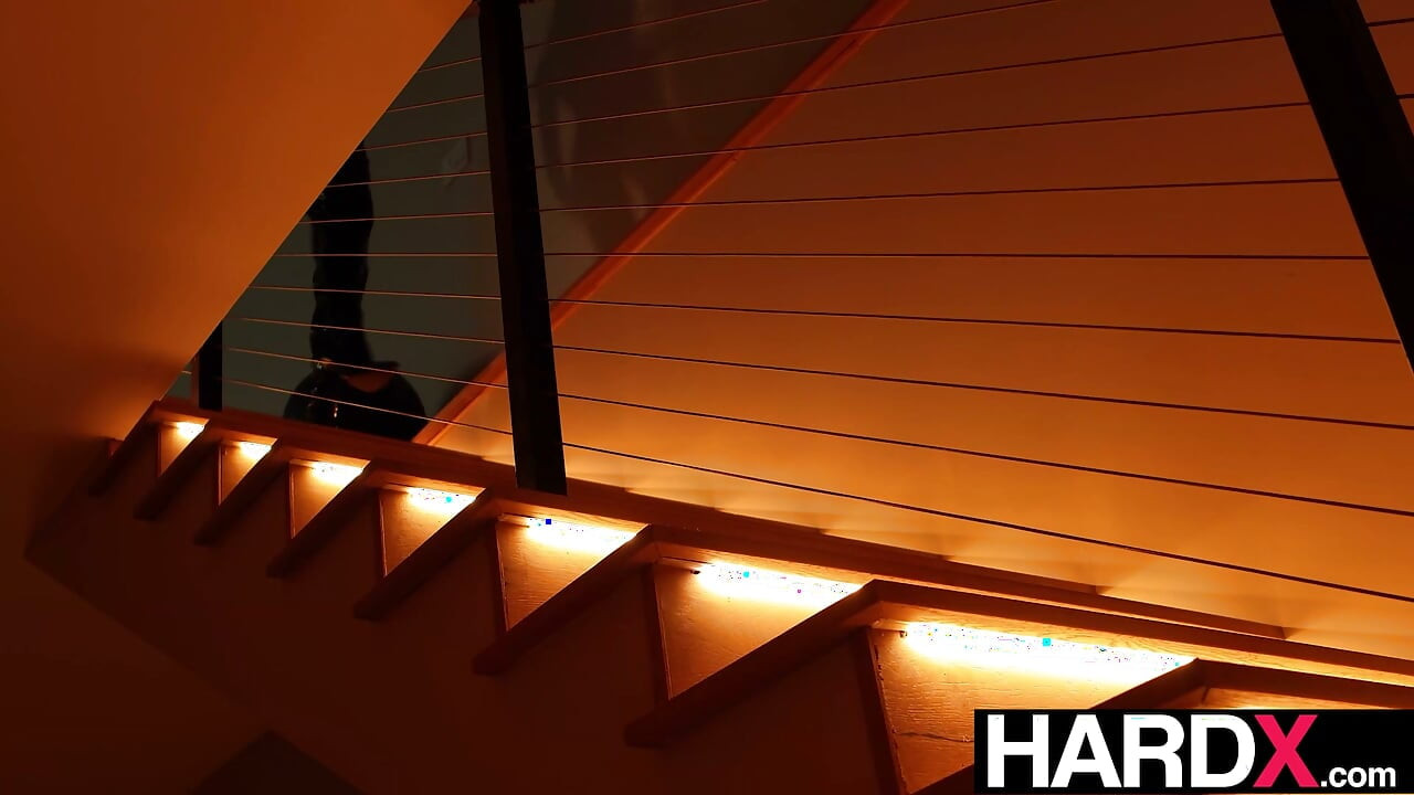 HARDX - Облегающий чёрный наряд, ошейник — Вишенка Айви Айрленд жаждет жёсткого анала