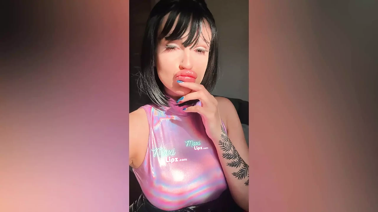 MAXI LIPZ -maxitease- Why I'm banned on tiktok!