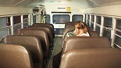去学校的公共汽车变成了罪恶和性高潮的地方！！！