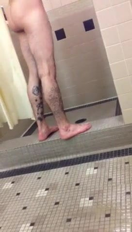 Hot guy showeres