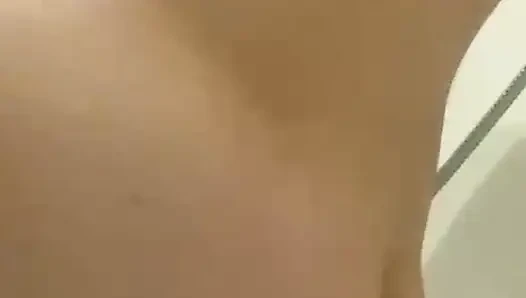 Aku di kemuliaan penuh setelah mandi 💦 seluruh tubuhku