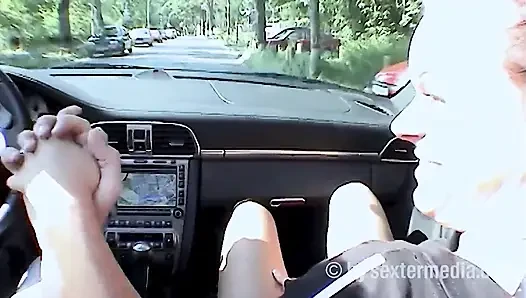Köpek stili ile araba seksi