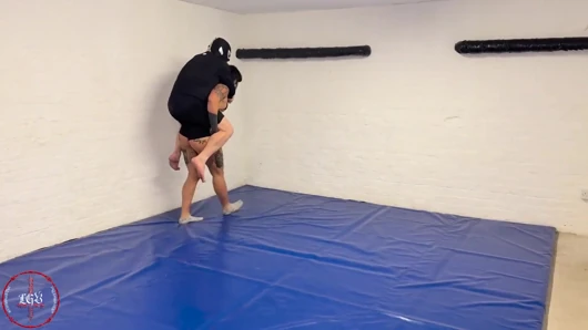 Lift and carry dan calve dibesarkan sama pria yang menyedihkan
