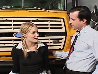 Автобус в школу превращается в место греха и оргазма !!!