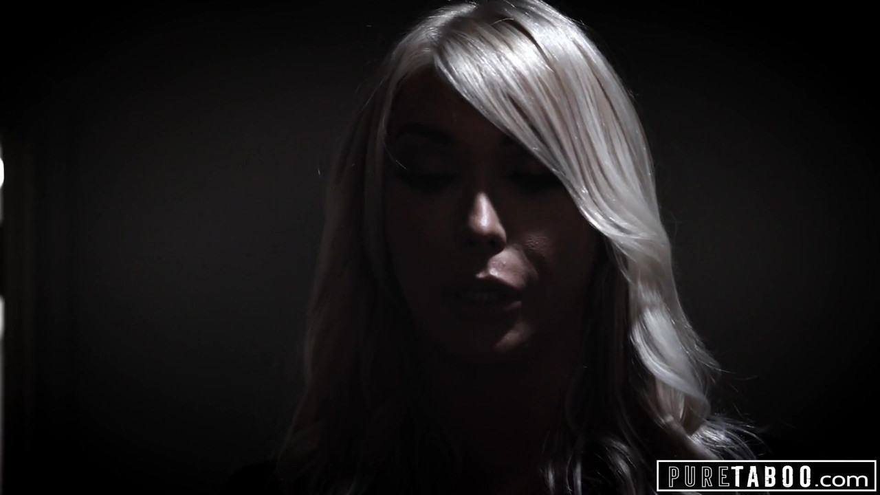 純粋なタブー、セクシートランスガールが悲しみの男をやる