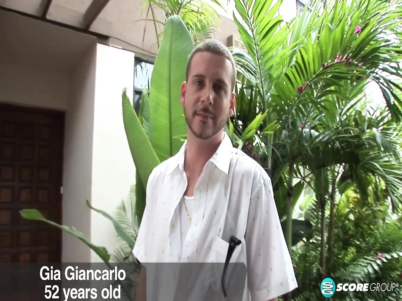 Gia Giancarlo giải quyết vấn đề tiền thuê nhà của cô ấy