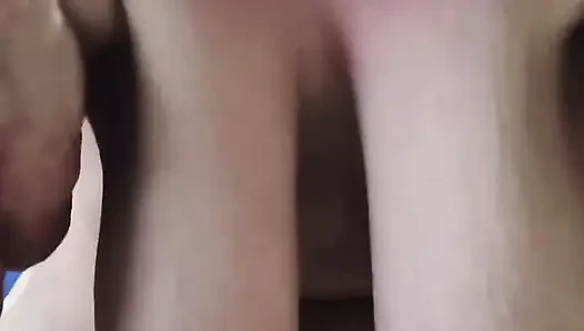 Сверху сочная киска шлепанье